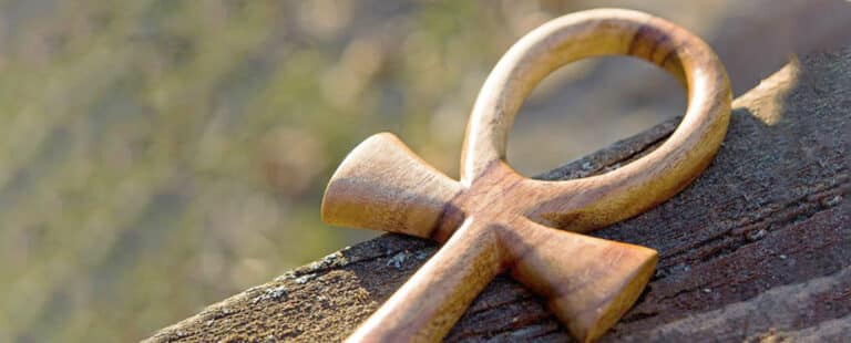 Croix ansée, symbole du don divin de la vie éternelle